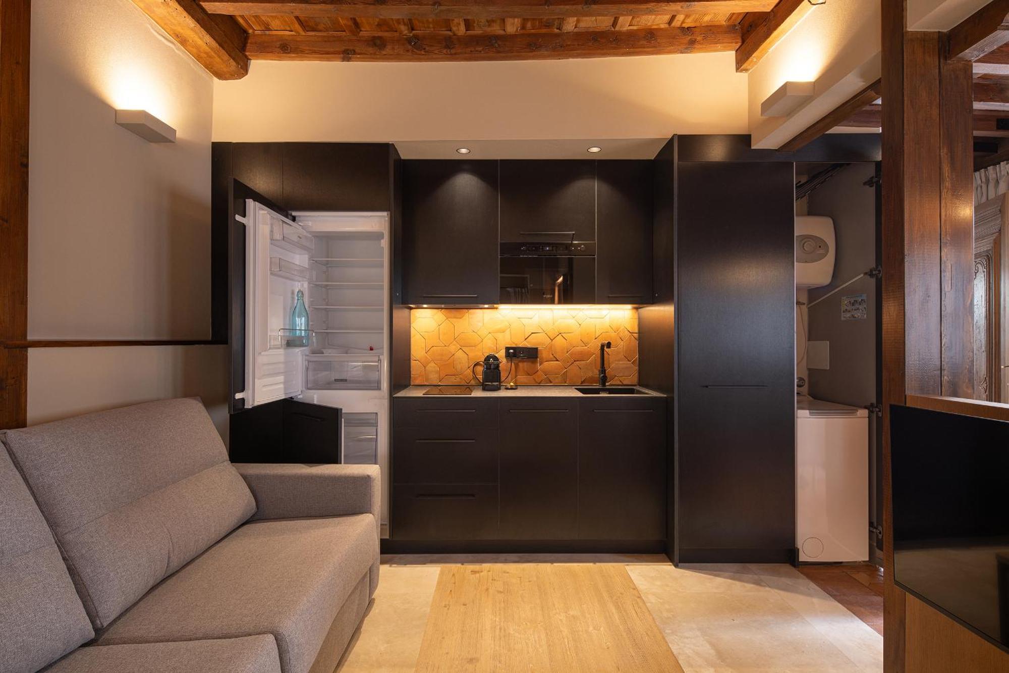 Calm Suites Babole — Fotos 1